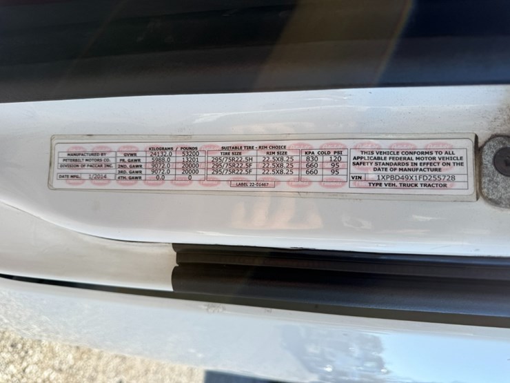 2015-peterbilt-579-image-23