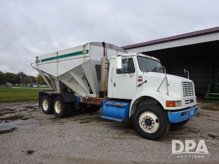 2003-international-8100-image-11