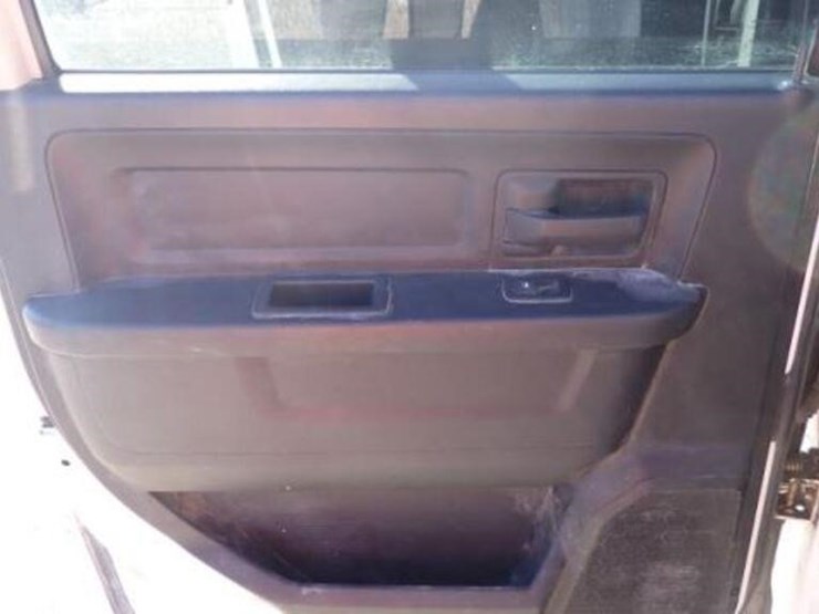 2016-dodge-1500-image-41