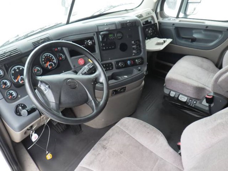 freightliner-cascadia-125-image-18