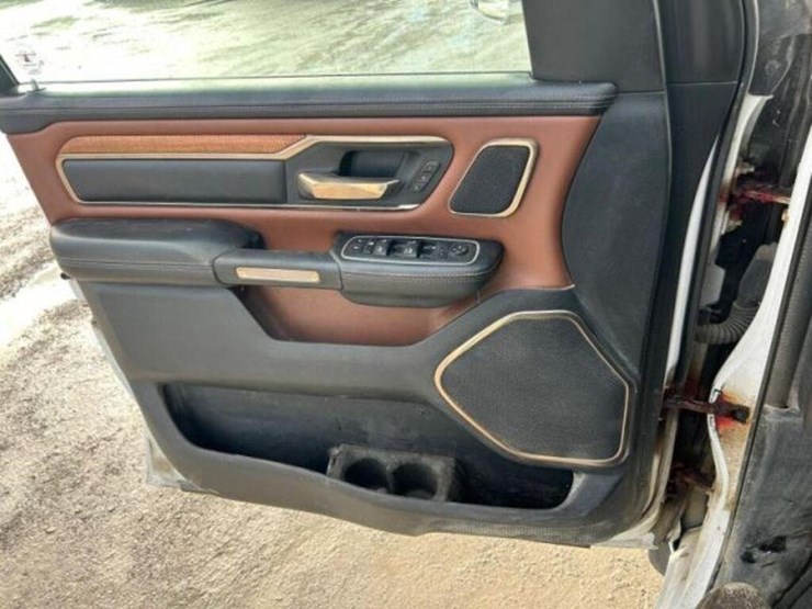 2020-ram-1500-laramie-longhorn-image-17