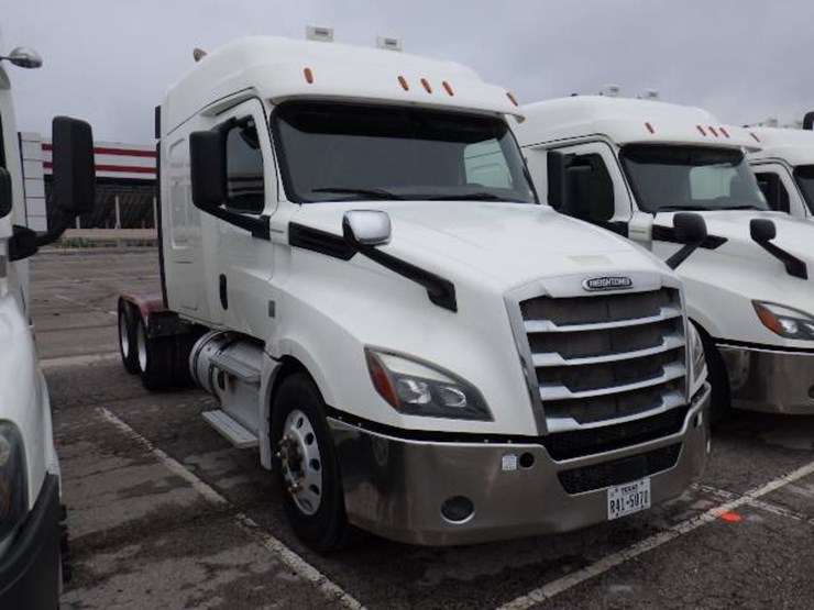 freightliner-cascadia-126-image-3