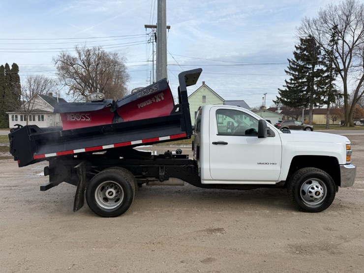 chevrolet-silverado-3500-image-4