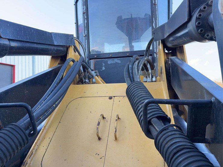 caterpillar-563c-image-21