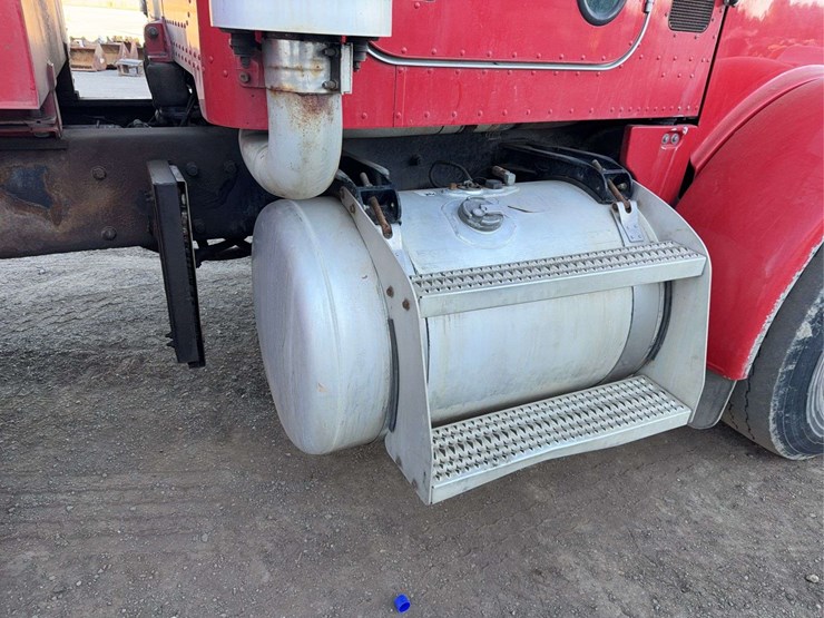 2004-peterbilt-357-image-56