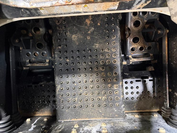 2022-bobcat-s740-image-23