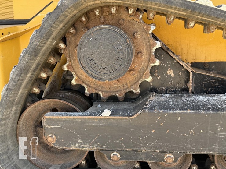 2017-deere-331g-image-21