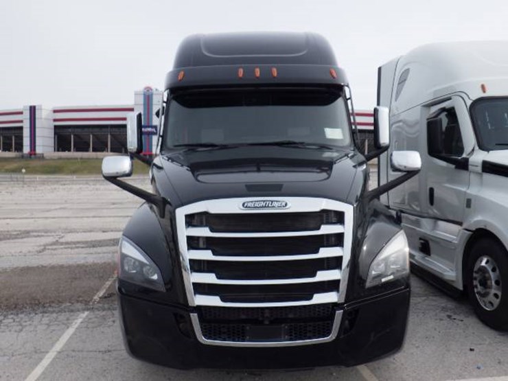 2021-freightliner-cascadia-126-image-3