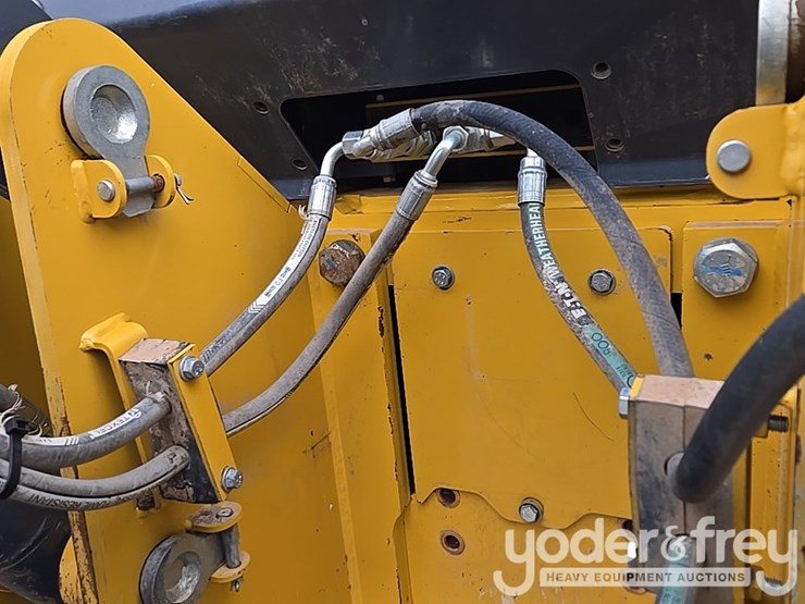 2019-deere-850l-lgp-image-60