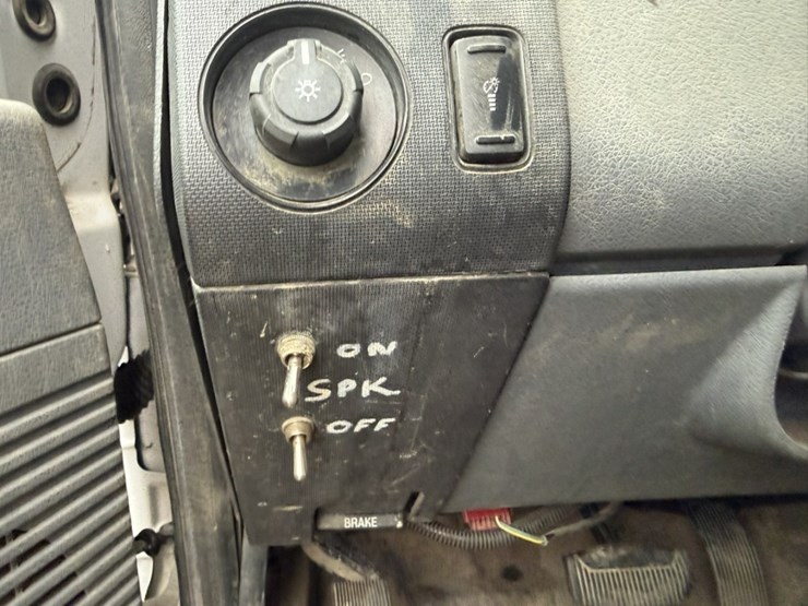 2011-ford-f550-image-38