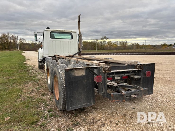 international-4900-image-9