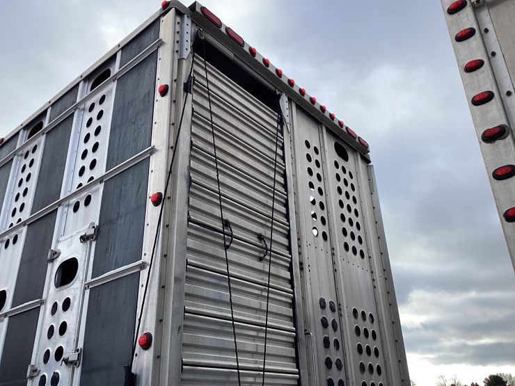 #4675-•-2014-merrit-cattle-trailer-image-14