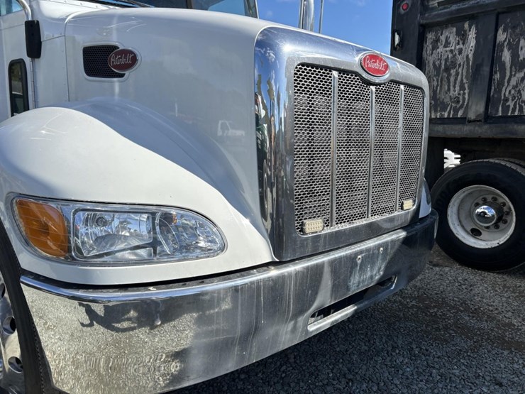 2017-peterbilt-337-image-11