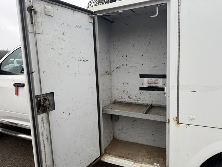 #1830-•-2015-ram-5500-4x4-service-truck-image-18