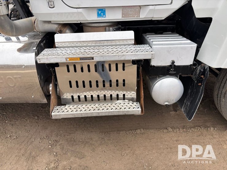 2017-mack-pinnacle-chu613-image-44