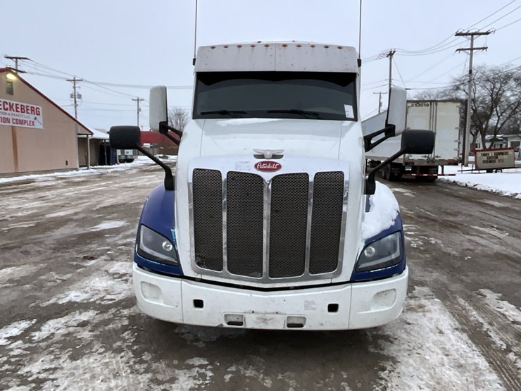 2015-peterbilt-579-image-3