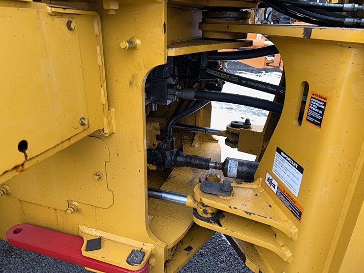 2021-deere-644k-image-8