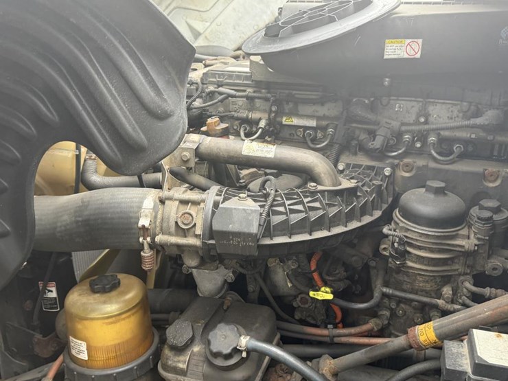 #1175-•-2016-freightliner-cascadia-day-cab-truck-tractor-image-37