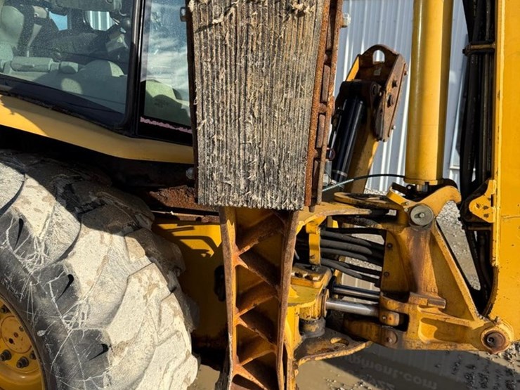 caterpillar-420d-image-17