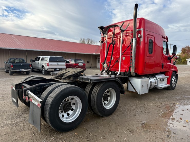 2019-freightliner-cascadia-125-image-3