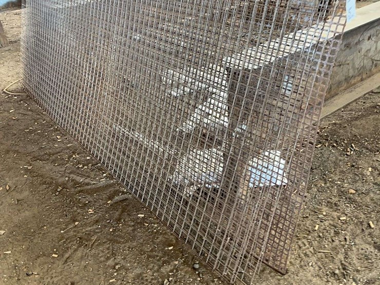 (5)-4'-x-10'-welding-wire-image-1