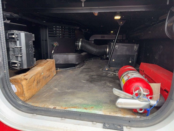 2019-peterbilt-579-image-32