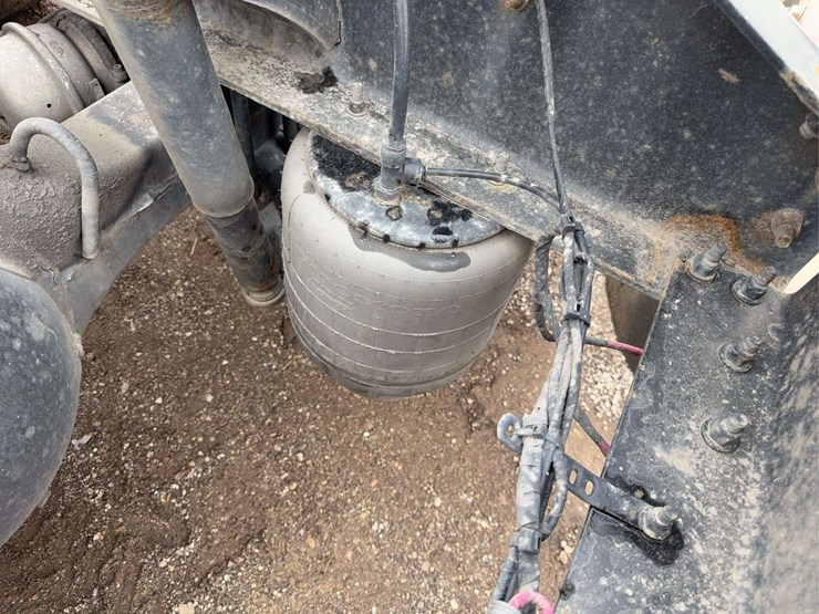 2019-peterbilt-579-image-15