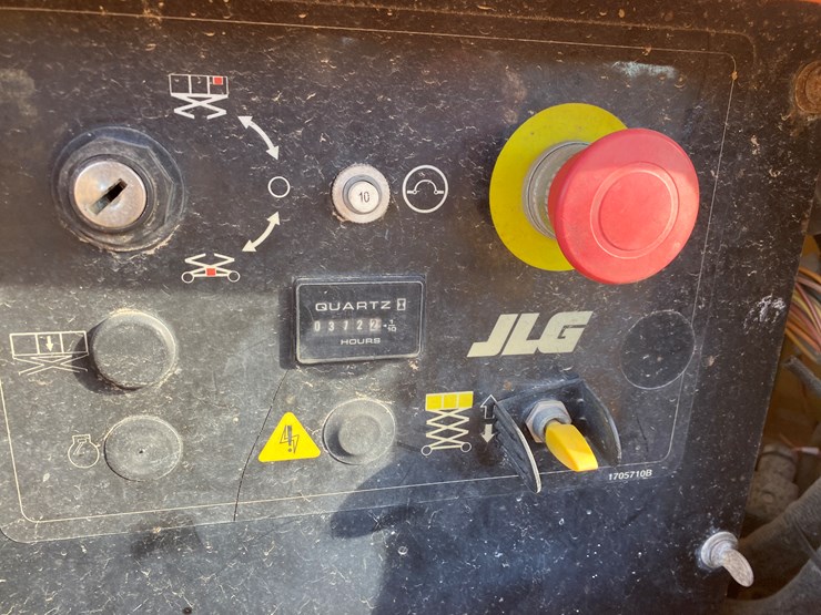 2017-jlg-4069le-image-9