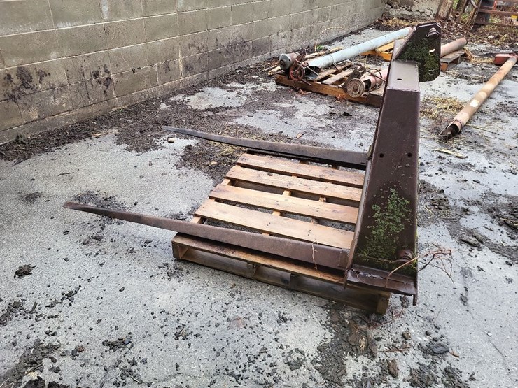 new-holland-80-image-5