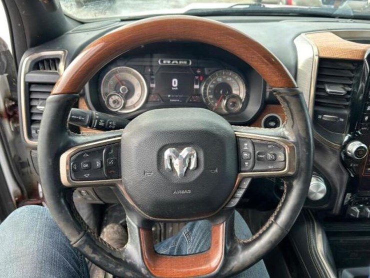 2020-ram-1500-laramie-longhorn-image-16