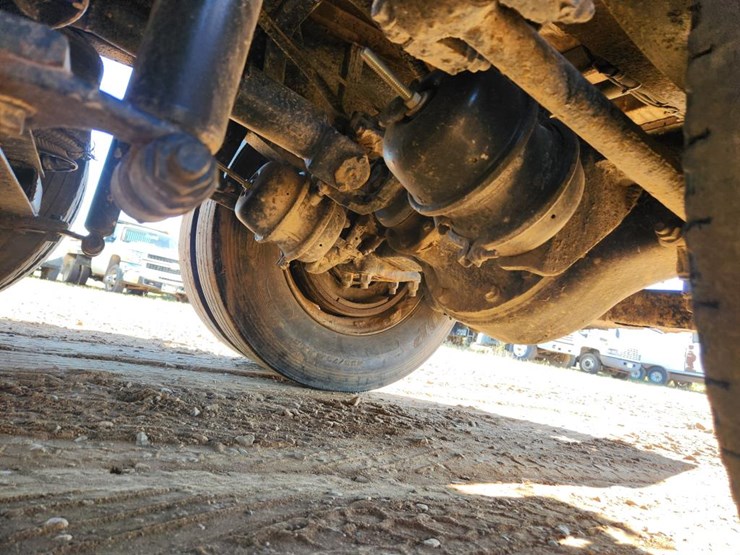 international-8100-image-34