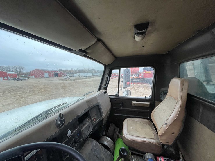 international-4900-image-68