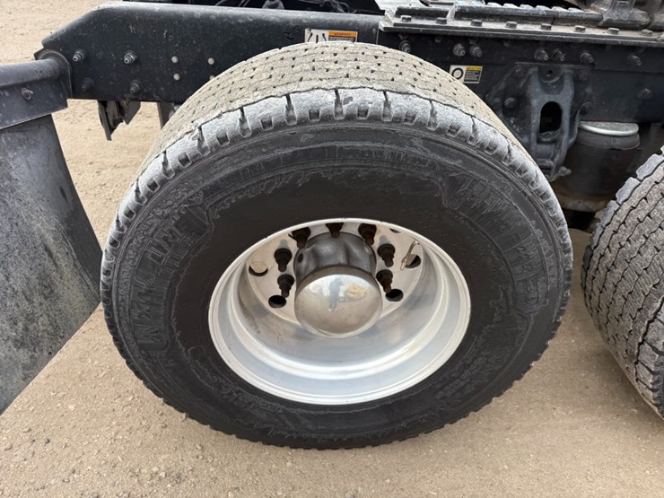 2020-kenworth-t680-image-12