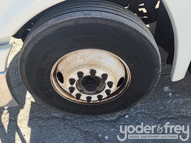 2018-freightliner-cascadia-125-image-13