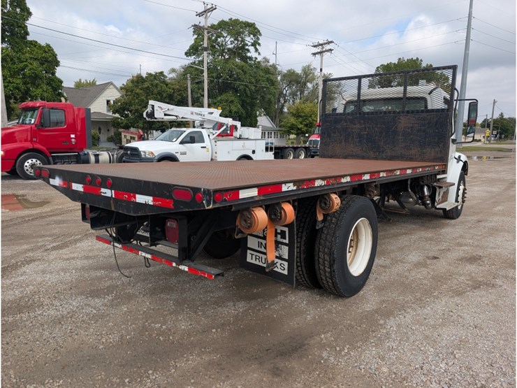 2014-freightliner-m2-106-image-8