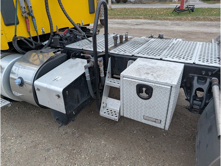 2020-kenworth-t880-image-14