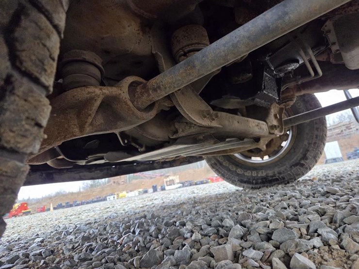 2011-gmc-2500-image-38