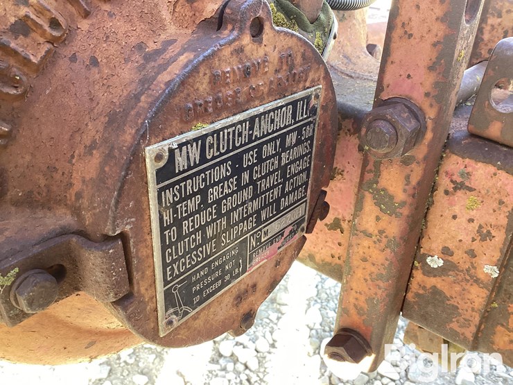 farmall-h-2wd-tractor-image-17