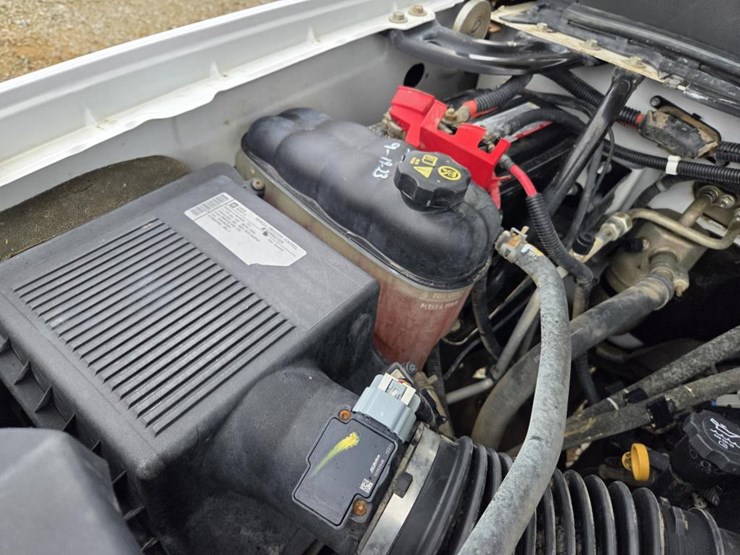 2011-gmc-2500-image-40