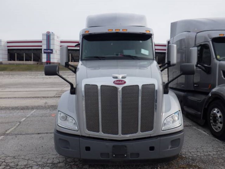 peterbilt-579-image-3