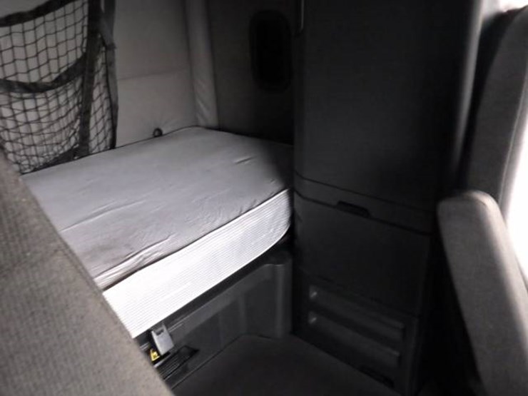 freightliner-cascadia-126-image-6