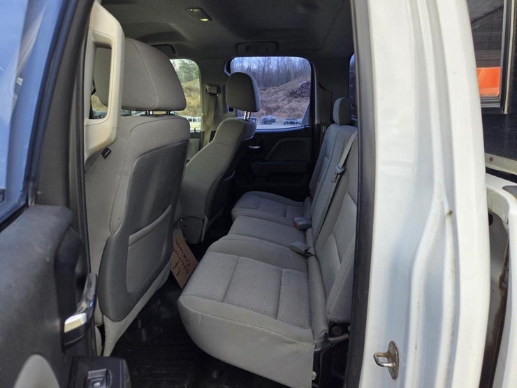 2015-chevrolet-silverado-2500hd-image-43