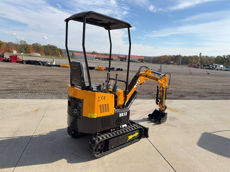 2025-miva-va13-mini-excavator-image-3