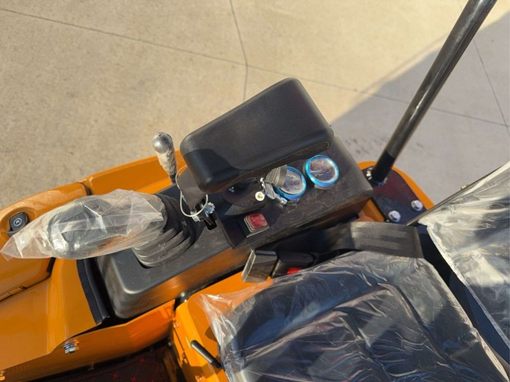 2025-miva-va15p-mini-excavator-image-8