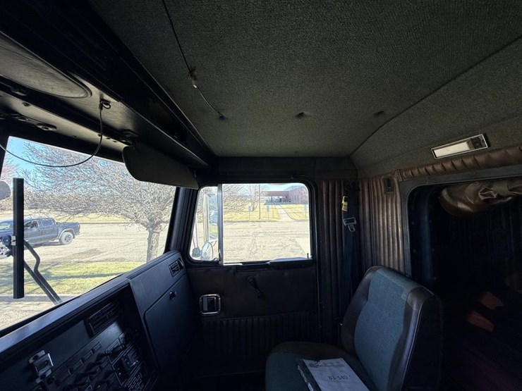 1993-kenworth-t800b-image-45