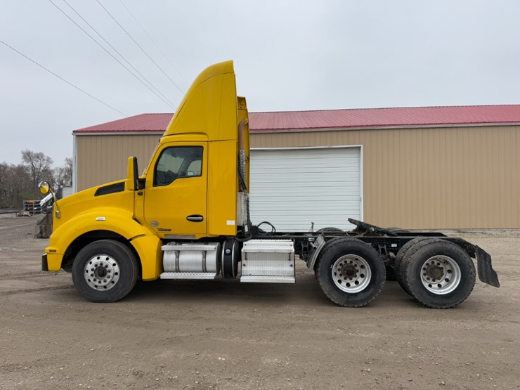 2019-kenworth-t880-image-6