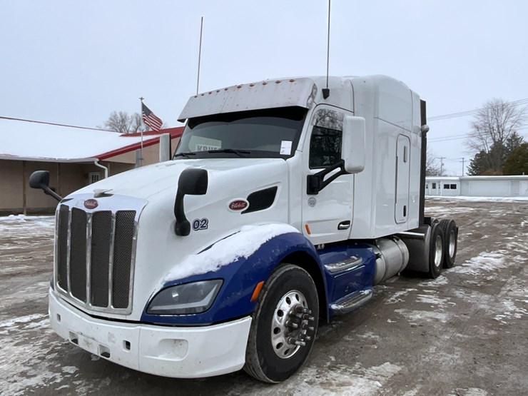2015-peterbilt-579-image-1