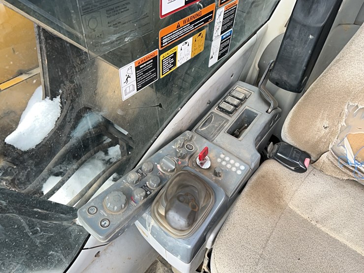 2016-deere-210g-image-11