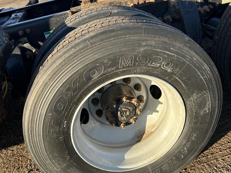 2012-freightliner-cascadia-125-image-37