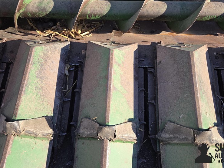 john-deere-9r22-corn-head-image-13